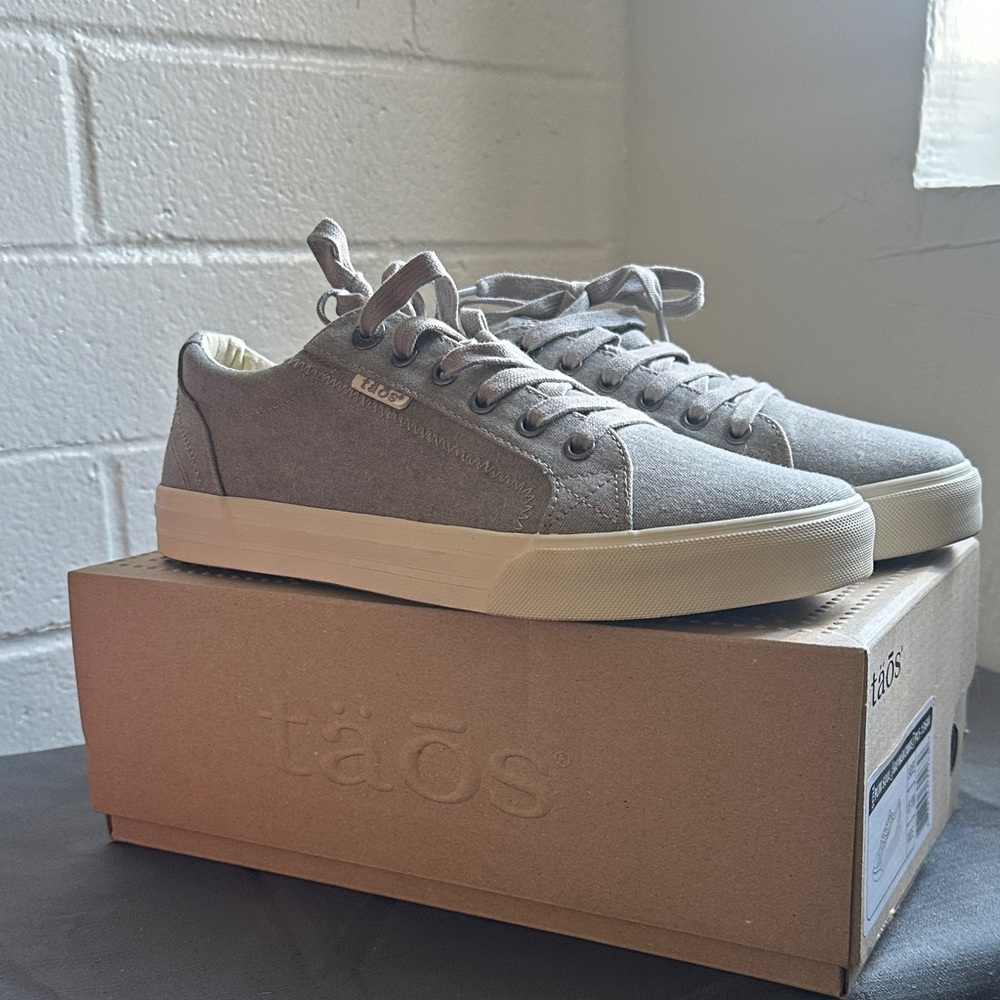 Taos Footwear Women's Gray Sneakers